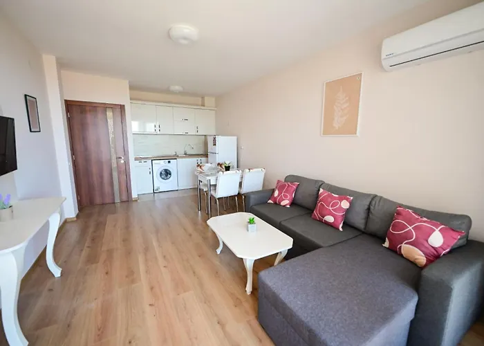 Kristin Palace Апартхотел Обзор